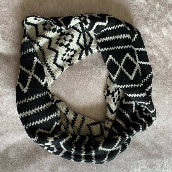 Reversible Infinity Scarf - Picture 4 of 4